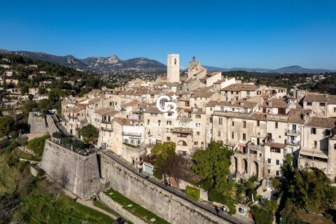   DANS UNE MAISON DE VILLAGE - APPARTEMENT TRIPLEX AU DERNIER �TAG Maison - 7 pi�ce(s) - 265 m�