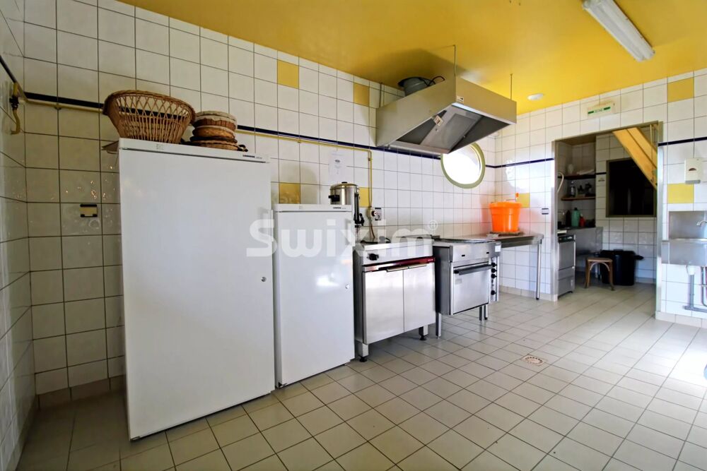 Vente Maison Maison avec deux appartements, salle polyvalente et plus d'un he Saint-claude