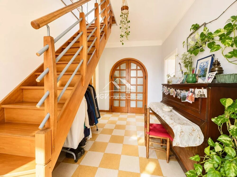 Alès - Maison de ville 160 m² habitables sur 419m² de terrain pl