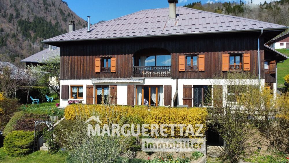 Grande ferme sur le coteaux sud de Taninges