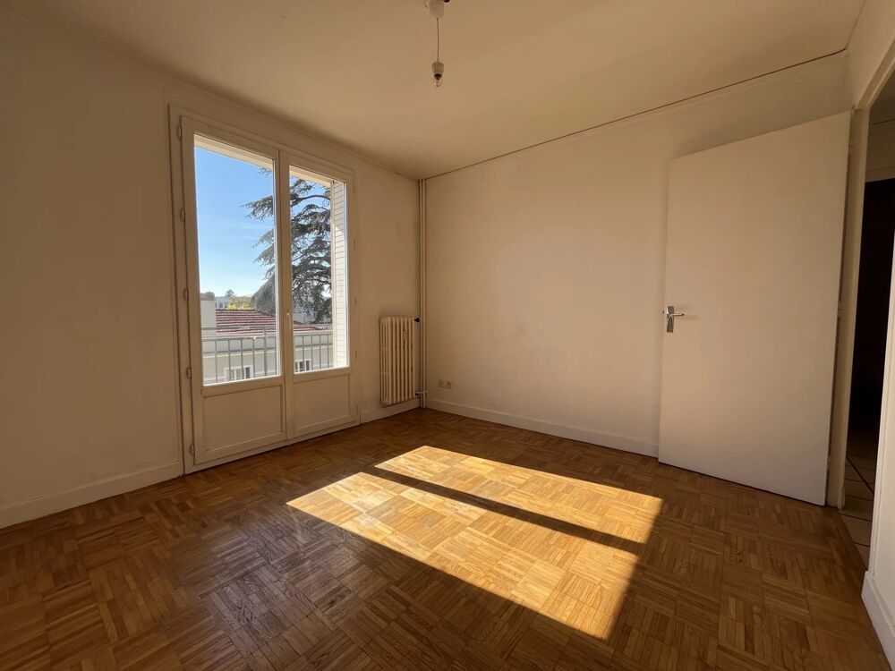 VALENCE FAVENTINES  Appartement T3 avec balcon, cave et garage