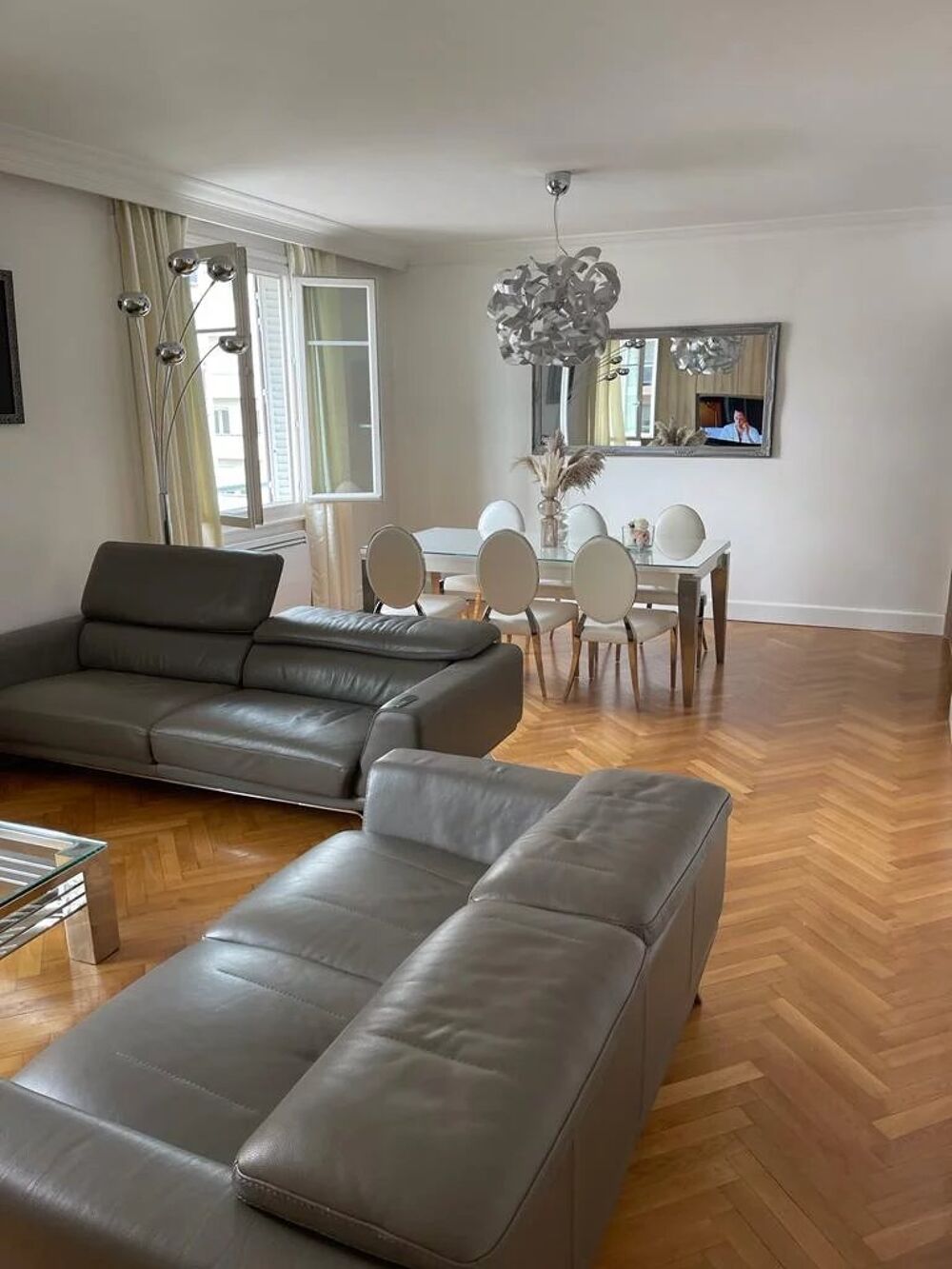 Location Appartement Superbe T4 meublé de 109 m² à Gratte-ciel Villeurbanne Villeurbanne