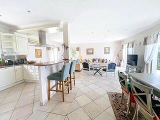  Villa à vendre 7 pièces 247 m²