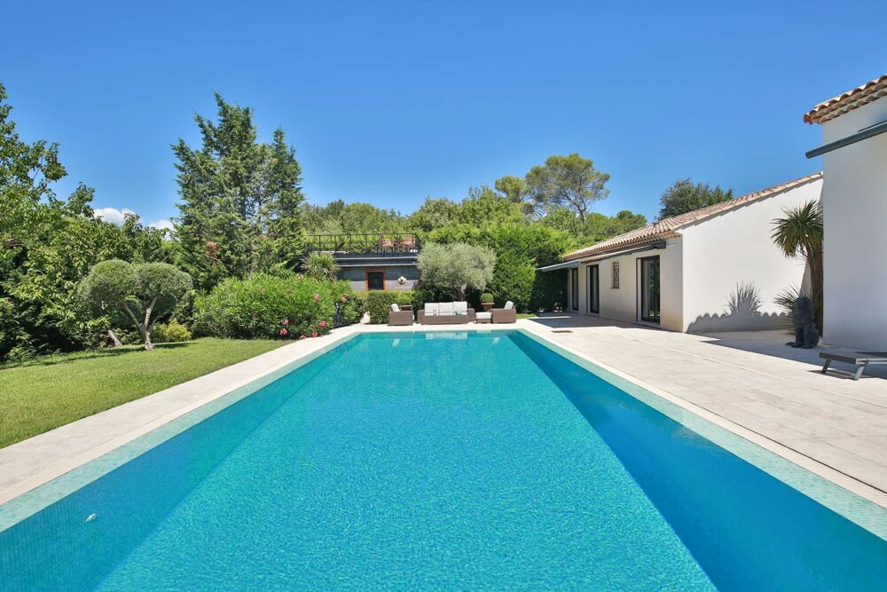 Villa CONTEMPORAINE de plain-pied à Roquefort-les-Pins, domaine