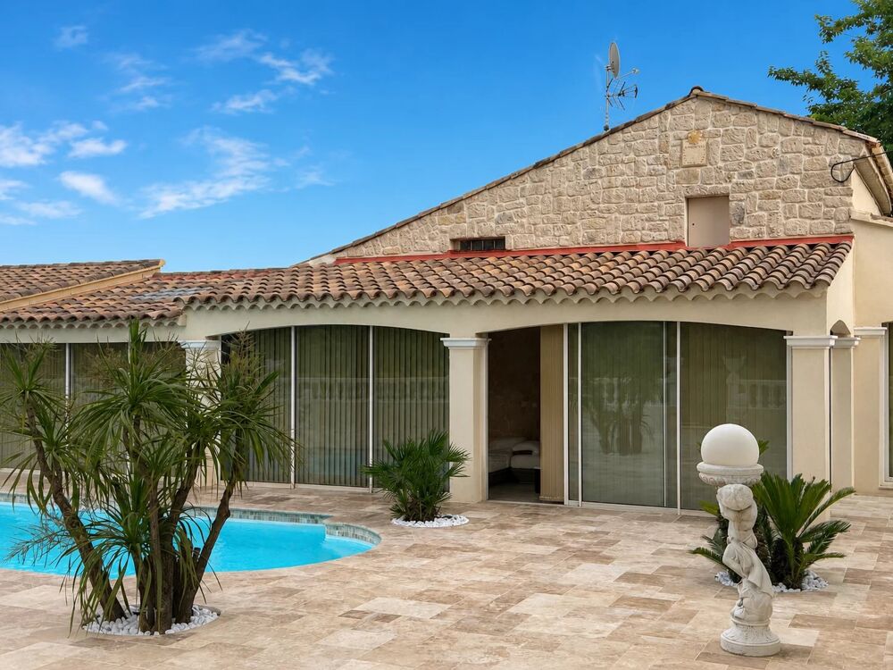 Villa de charme 145 m² avec piscine, dépendance et 9 500 m² de t
