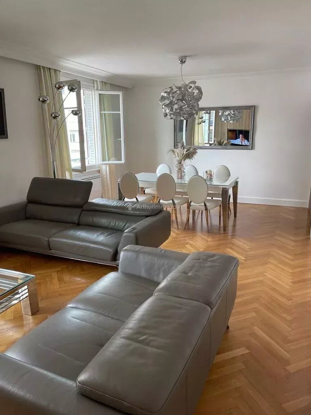 Location Appartement Superbe T4 meublé de 109 m² à Gratte-ciel Villeurbanne Villeurbanne