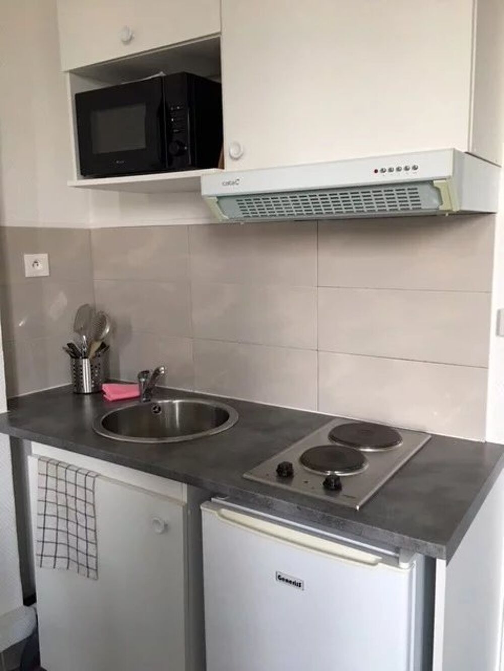 Location Appartement Studio au dernier étage avec vue Nice