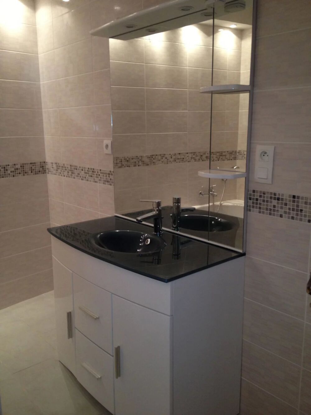 Location Appartement Trois pièces avec cave et salle de bain privative ! Villars-sur-var