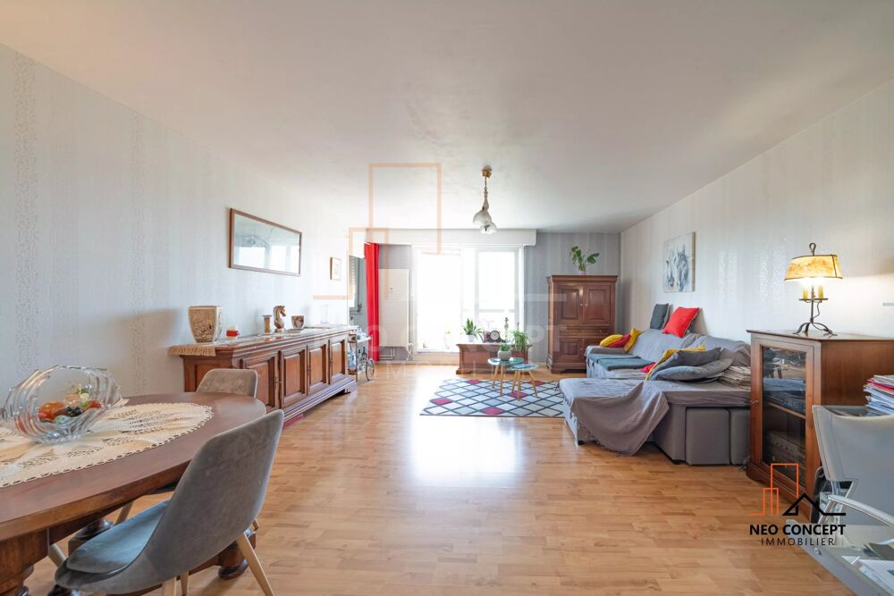 * STRASBOURG - Très grand F2 unique de par sa vue, surplombant l