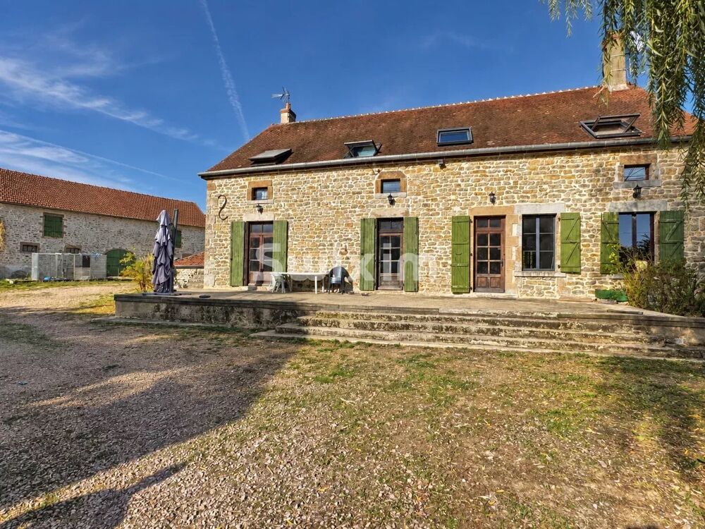 Vente Maison UN DOMAINE À IMAGINER – 4 BÂTIMENTS SUR PRÈS DE 4 HECTARES CLOS Magny-lormes