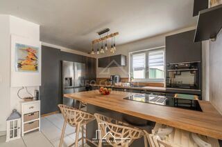 Vente Maison Maison en triplex de type bi famille avec jardin et garage Truchtersheim