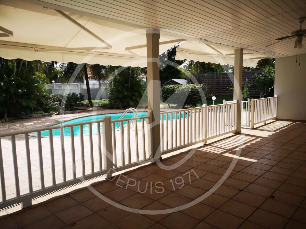 A LOUER VILLA INDIVIDUELLE MEUBLEE 4 CHAMBRES BAIE MAHAULT 2500