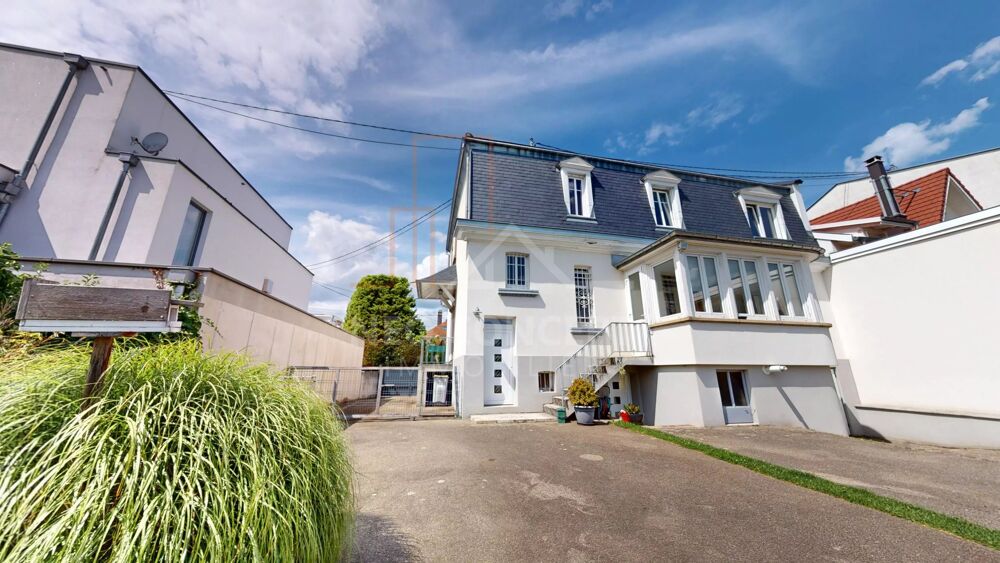 Rare à la vente ! Maison de maître avec piscine au coeur de Hague