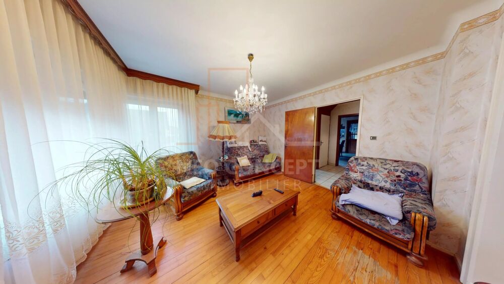 Maison ancienne à rénover  6 pièces  4 chambres  143 m²  Roe