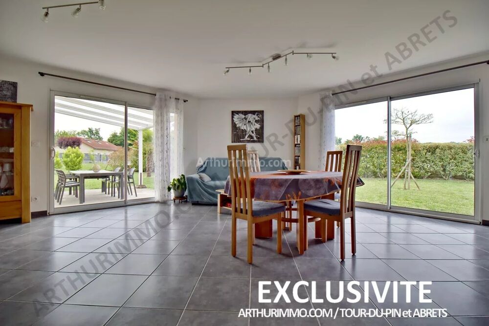 Plain-Pied, 4 chambres, au calme avec piscine.