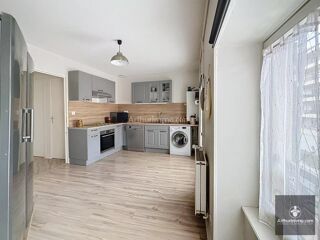  Appartement à louer 3 pièces 80 m²