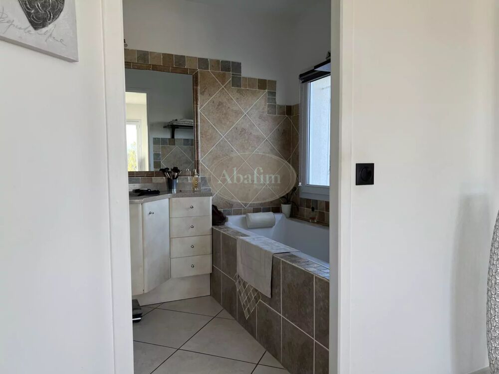 � vendre  Maison Nay (64800)