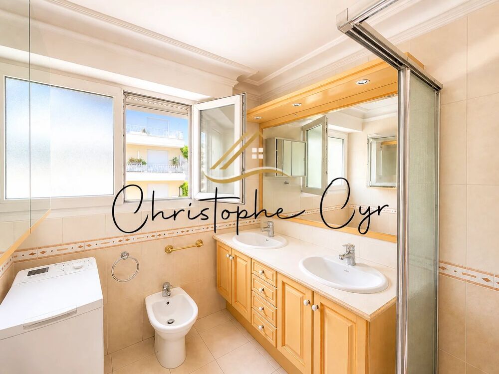 BIEN RARE À LA VENTE  VUE MER À CANNES