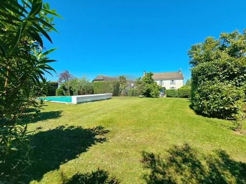   Grande demeure, d�pendances, piscine Maison - 7 pi�ce(s) - 214 m�