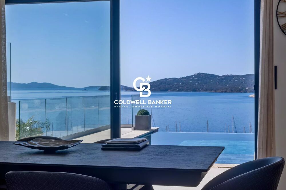 Villa suspendue au-dessus de la Méditerranée, Emplacement premiu