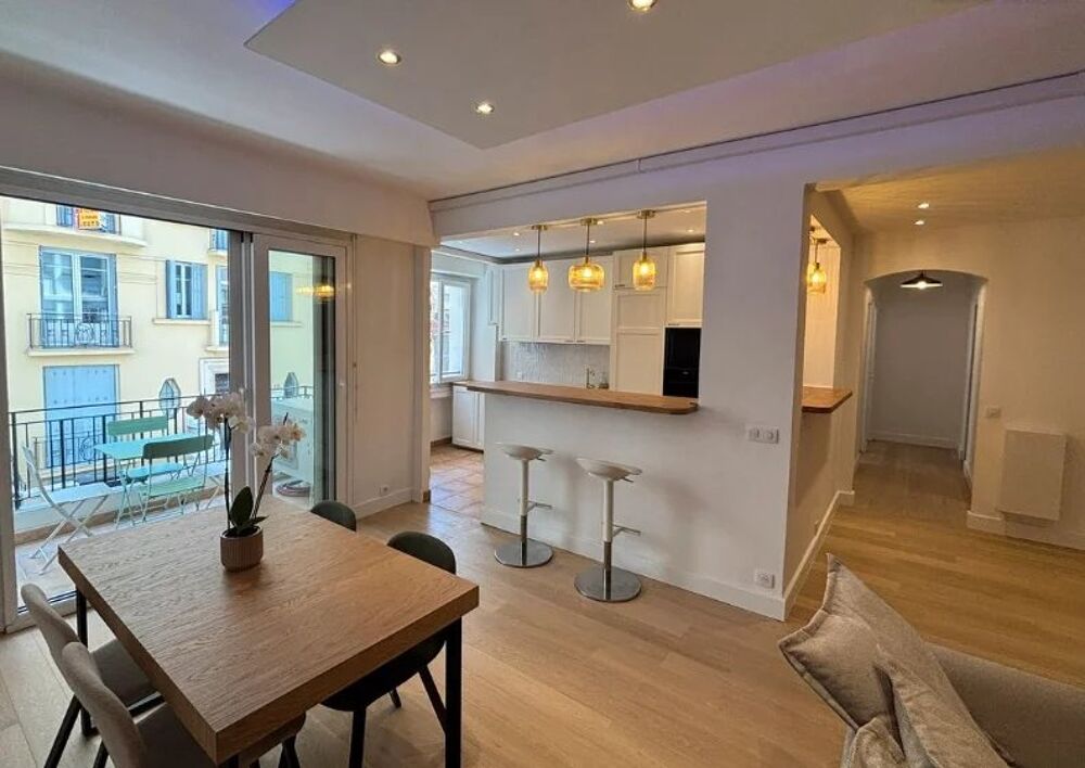 Magnifique trois pièces de 80m² avec balcon au centre ville de N