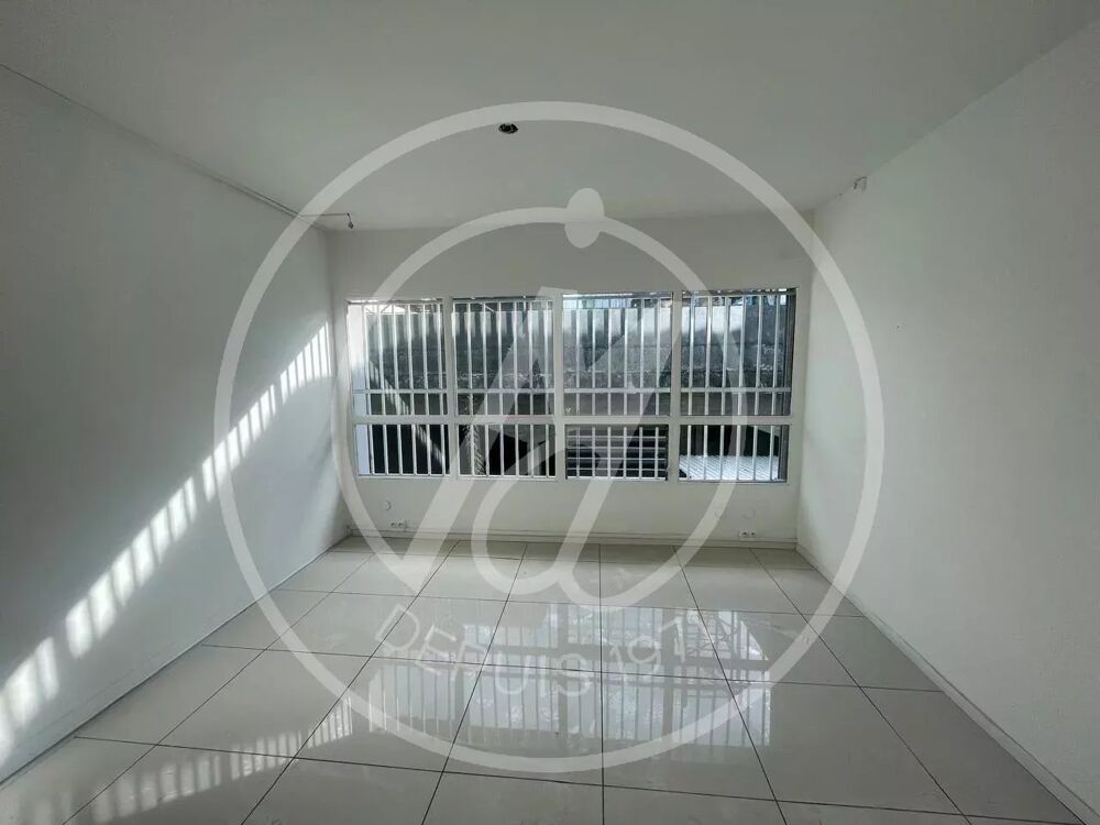   À louer  Local commercial à louer 850 euros HT/mois Baie-mahault