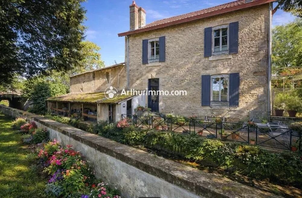 Vente Maison Belle maison de caractère Saint-jean-d'angély