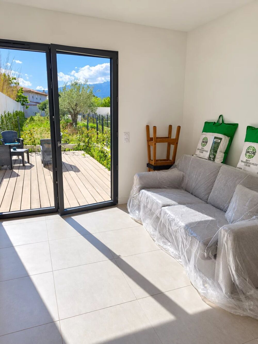 Studio Poretta  Studio récent avec terrasse et parking à Porto-