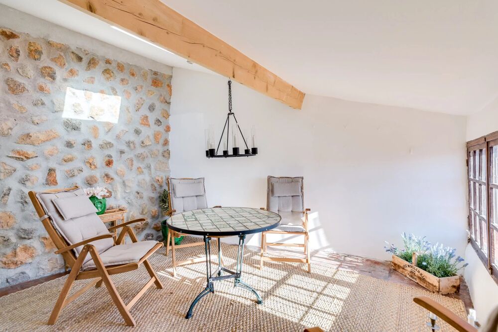 Beaucoup de charme pour cette superbe maison de village au centr