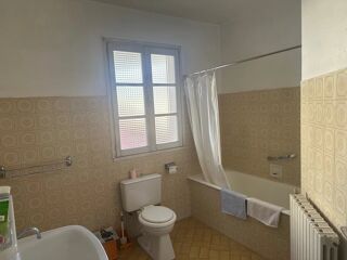  Immeuble à vendre 15 + pièces 335 m²
