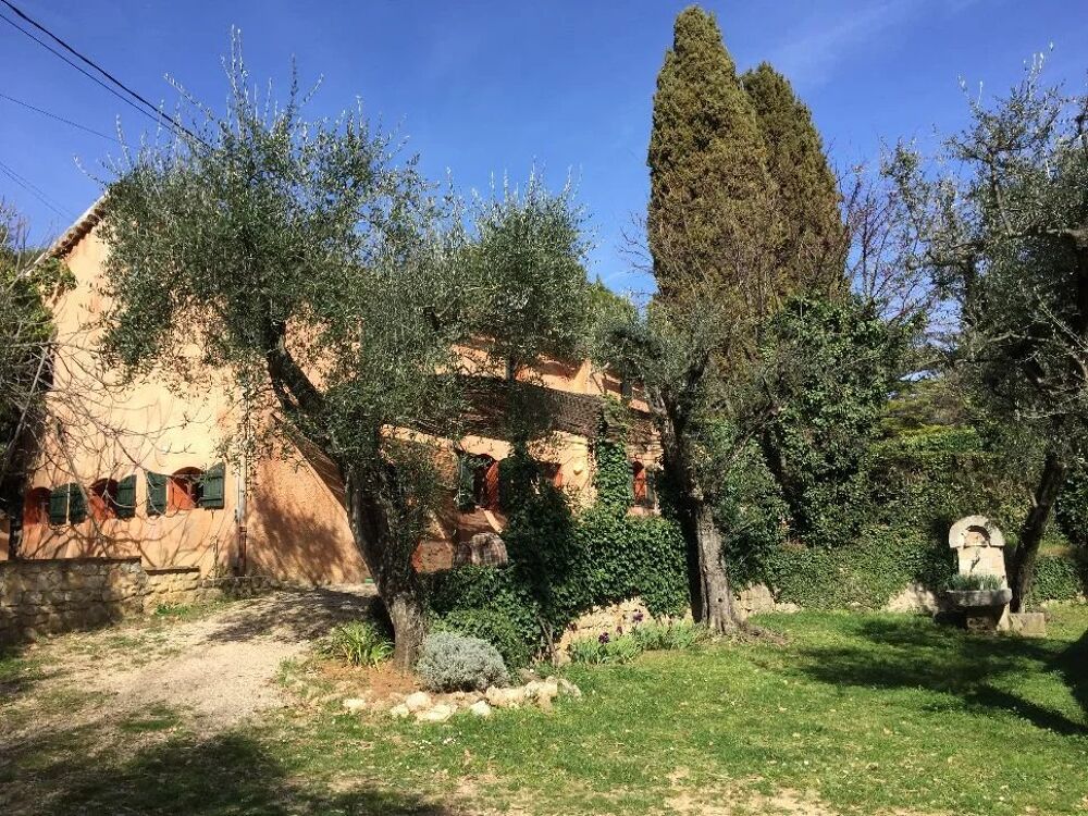 Villa indépendante dans domaine de 250 m² avec terrasse, jardi