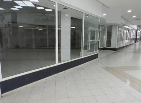   Local commercial - 1 pièce - 190m² - SAINT-DENIS 