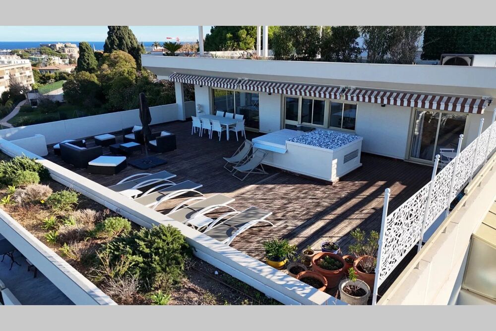 Résidence de prestige avec piscine : vaste appartement familial