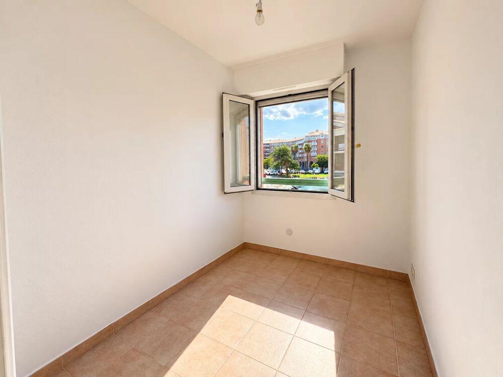 Vente Appartement PORT FRÉJUS - STUDIO AVEC CHAMBRE FERMÉE, TERRASSE ET VUE SUR LE Fréjus