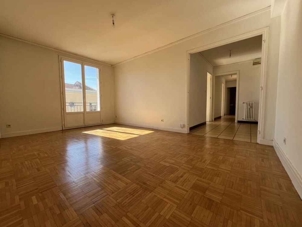VALENCE FAVENTINES  Appartement T3 avec balcon, cave et garage