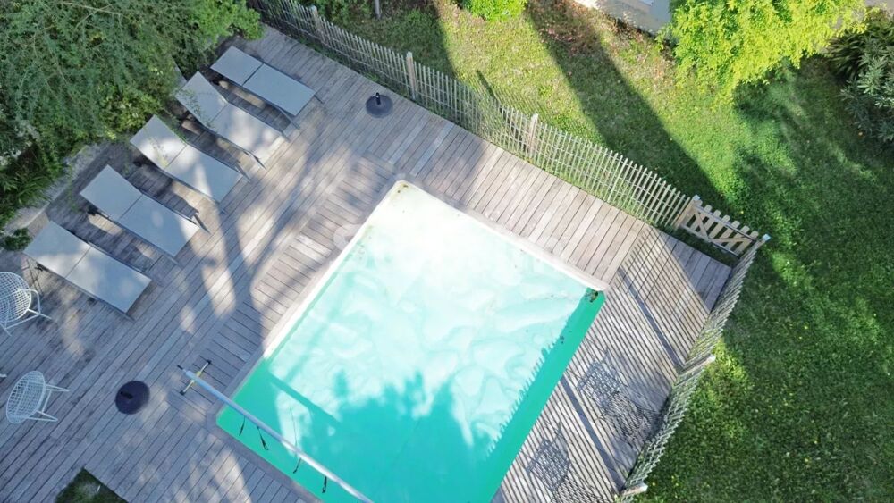 Propriété avec plusieurs appartements, jardin et piscine à Monté