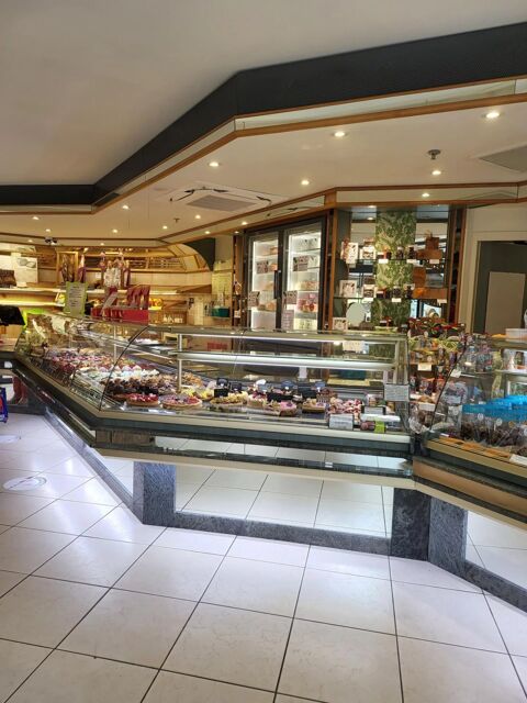 Local et fonds de commerce 1060000 18000 Bourges