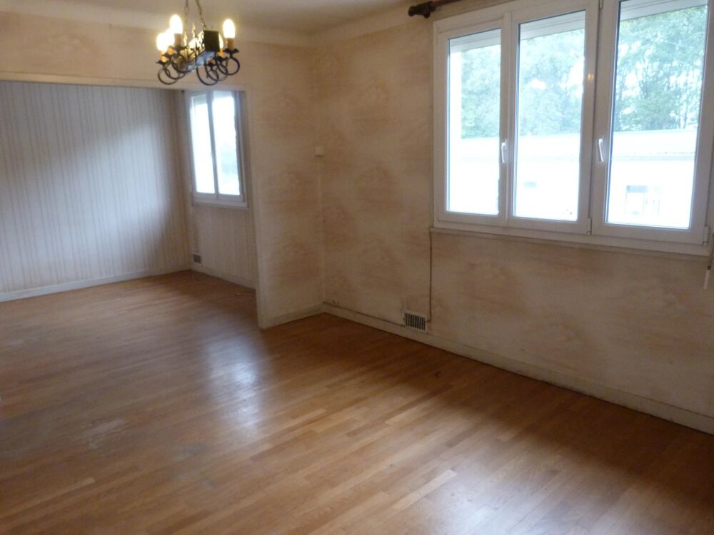 Vierzon -Village - Maison mitoyenne T5 - 104 M²