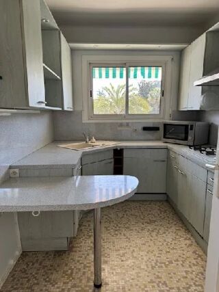 Location Appartement Deux pièces vide de 50m² avec cave et terrasse de 12m² Antibes