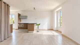 Location Appartement LES ARCS-SUR-ARGENS – SUPERBE 3 PIÈCES RÉNOVÉ DE 63 M² – DERNIER Les arcs