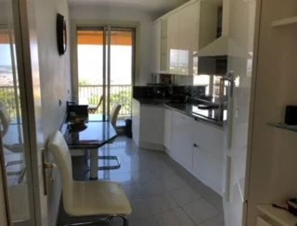 Location Appartement Beau deux pièces avec vue panoramique, piscine et tennis Nice