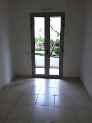 Location Appartement Trois pièces avec terrasse et garage dans une résidence Juan-les-pins