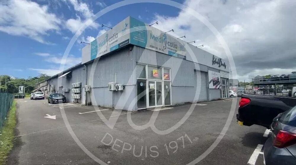   Local commercial Baie-mahault