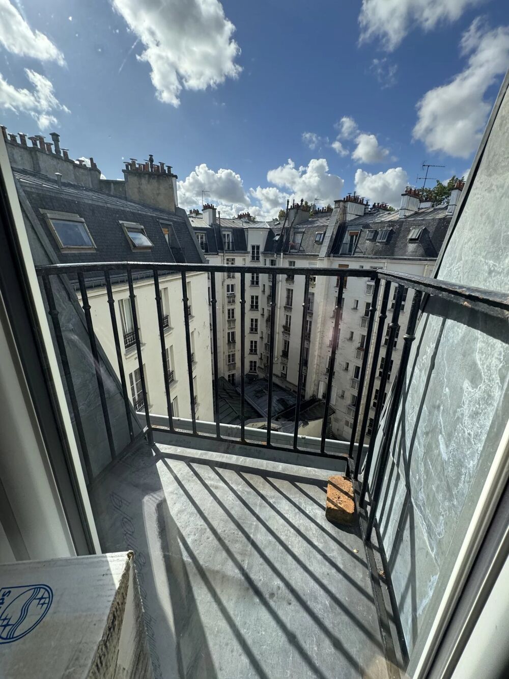 Vente Appartement 3 pièces entierement rénové, dernier étage avec ascenseur et 4 b Paris 10