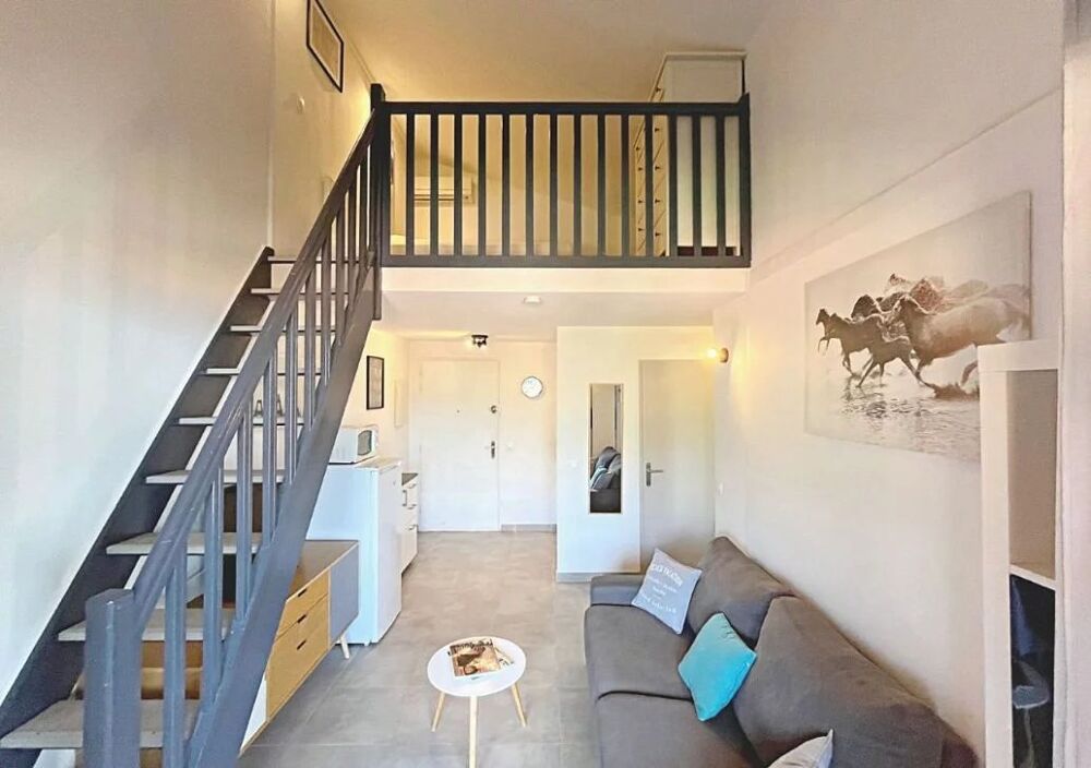 Location Appartement Trois pièces de 40m² avec piscine, parking et terrasse de 12m² Théoule-sur-mer