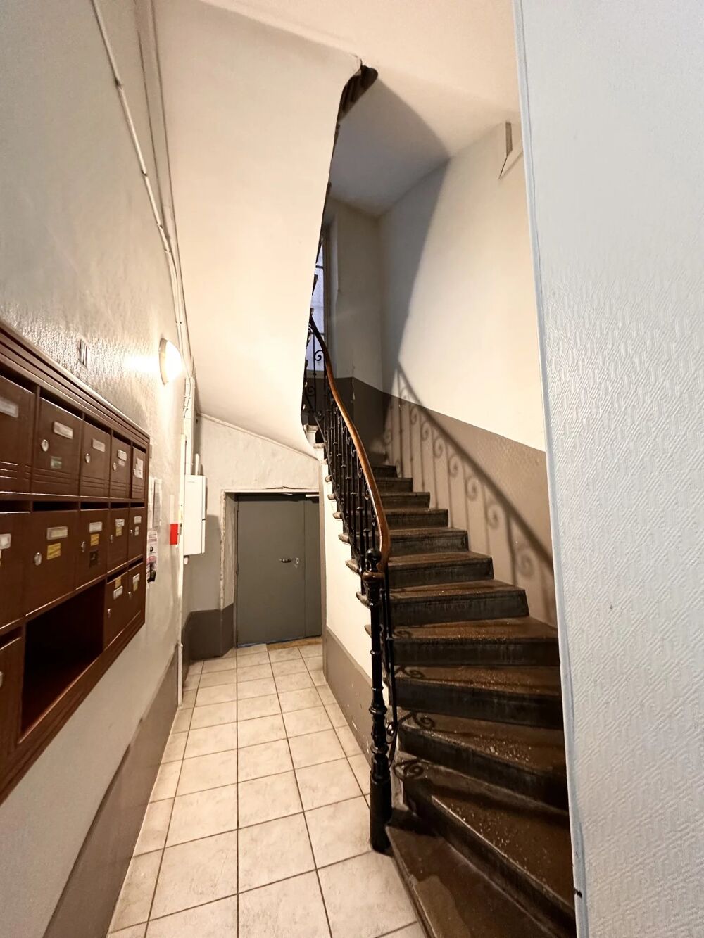 Location Appartement Studio meublé 1 rue Lazare Carnot en hyper centre de Grenoble Grenoble