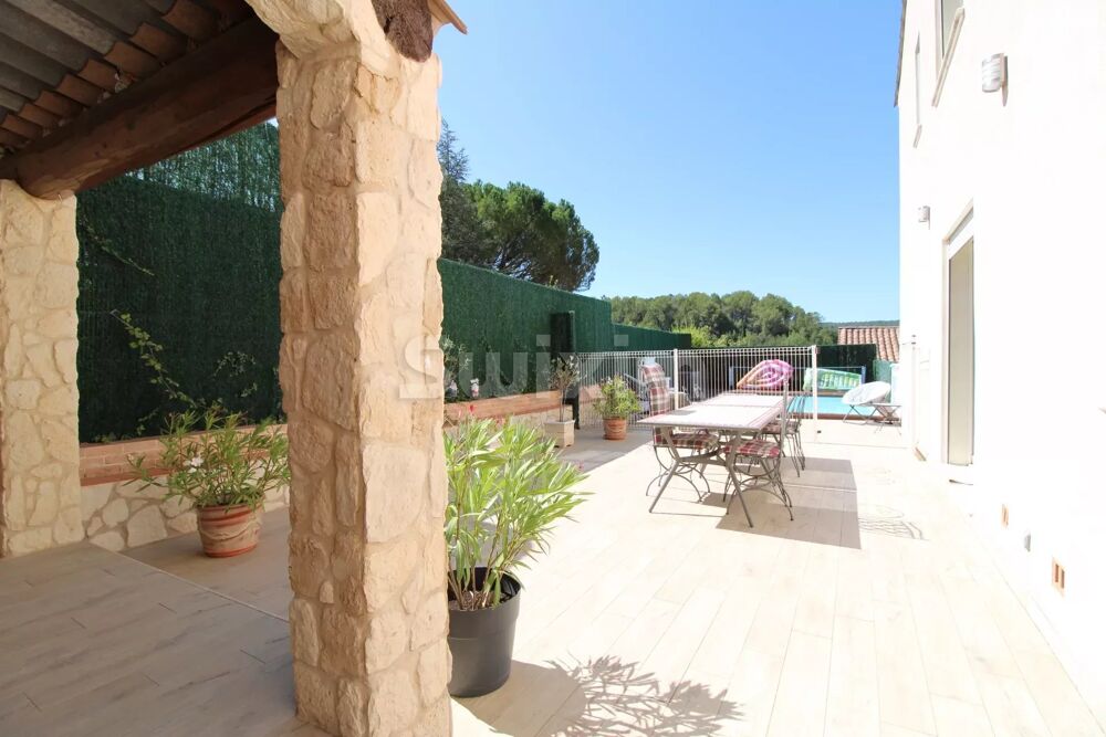 Vente Maison Villa rcente avec vue, double garage et piscine Salernes