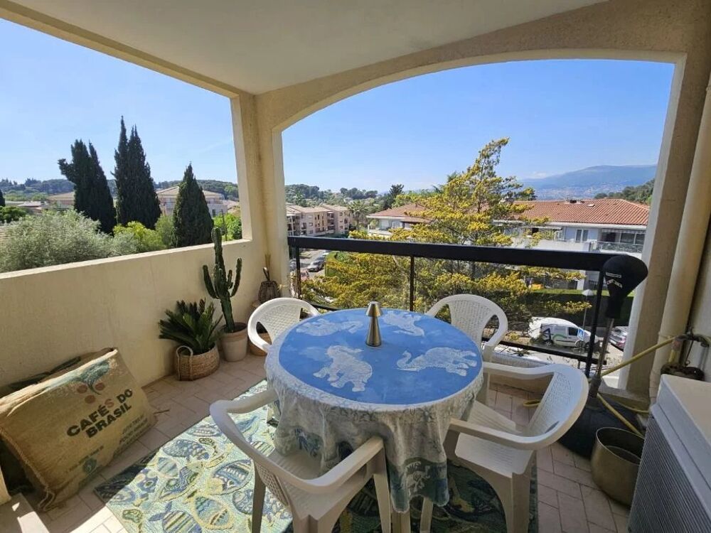 Magnifique trois/quatre pièces avec piscine, terrasse, parking a