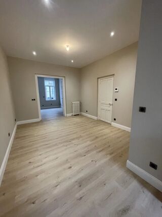 Maison à louer 7 pièces 160 m² Saint-quentin