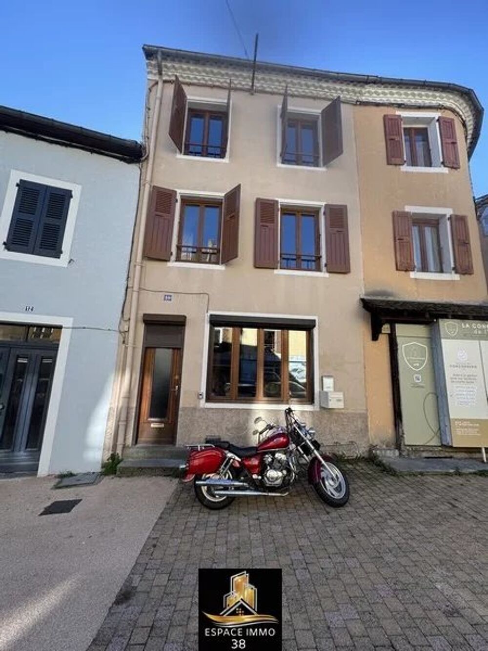 Maison de village sans extérieur